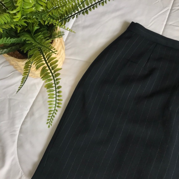 🏷️BUY 4 GET 1 FREE🏷️ Vintage Beecher’s Brook Petites Pinstripe Work Skirt - Picture 2 of 6